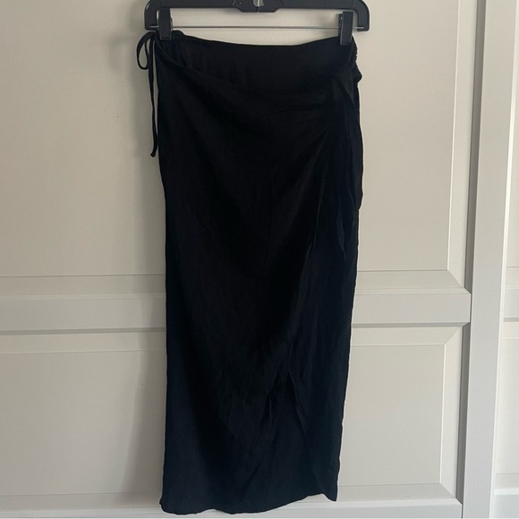 Reformation black full wrap skirt solid black 20142 - Picture 2 of 8